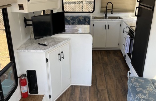 Moreno Valley House | 2RV/Stunning and comfortableCamper/private/freeparking/internet and Netflix
