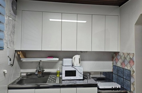Pyeongtaek House | 3룸(Q,Q,SS) TOV 안정리게이트옆, 2층 조용한 주택가, long-term
