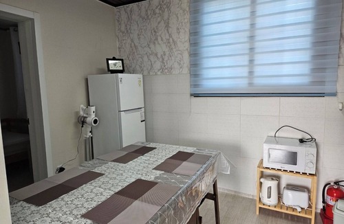 Pyeongtaek House | 3룸(Q,Q,SS) TOV 안정리게이트옆, 2층 조용한 주택가, long-term