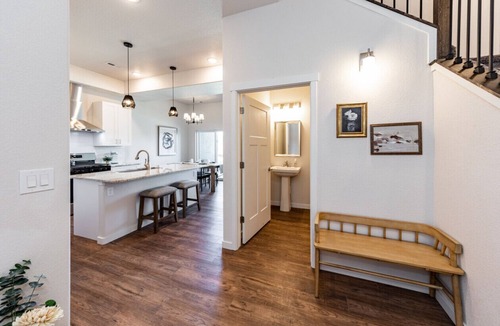 Mountain Shadows House | 3 BD Brand New Luxury Townhome with Fireplace with Mountain Views near hiking