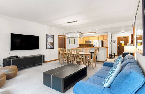 Four O'Clock Condo | 3 Bdrm + Den, Ski-In/Out, Hike, Hot Tubs