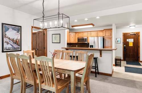 Four O'Clock Condo | 3 Bdrm + Den, Ski-In/Out, Hike, Hot Tubs