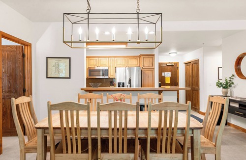 Four O'Clock Condo | 3 Bdrm + Den, Ski-In/Out, Hike, Hot Tubs