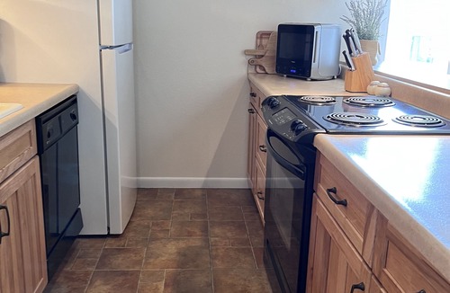 Rendezvous Condo | 3 bedroom, 2 Bathroom Condo with Outdoor Hot Tubs, Pool & Ski Shuttle Sleeps 8
