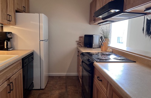 Rendezvous Condo | 3 bedroom, 2 Bathroom Condo with Outdoor Hot Tubs, Pool & Ski Shuttle Sleeps 8