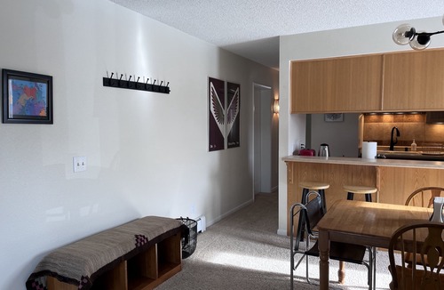 Rendezvous Condo | 3 bedroom, 2 Bathroom Condo with Outdoor Hot Tubs, Pool & Ski Shuttle Sleeps 8