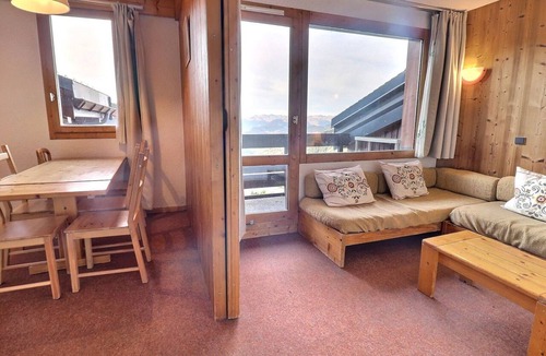 Meribel-Mottaret Apartment | 3-Bedroom Duplex Near Slopes, Pets Allowed