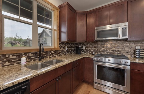 Rendezvous Cabin | 3 bedroom home, mountain views, pet friendly, outdoor fireplace