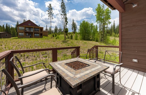Rendezvous Cabin | 3 bedroom home, mountain views, pet friendly, outdoor fireplace