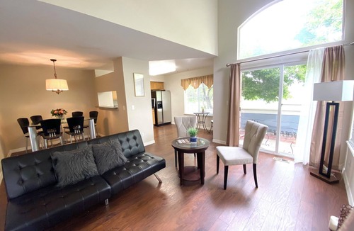 Stonegate House | 3-bedroom townhome in enchanting Parker - minimum 6m lease