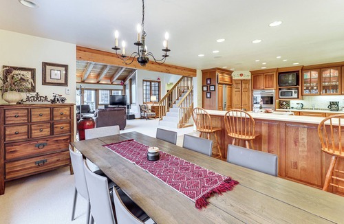 Highland Meadows House | 3 Mi to Vail Village: Classic Estate w/Hot Tub!