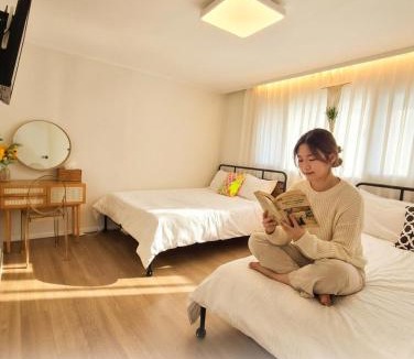 Sinchon-dong Apartment | #3 New Open 홍대 신촌 마포 홍대입구역 도보8분 합법숙소 AK백화점 연남동 메인거리