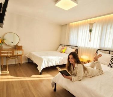 Sinchon-dong Apartment | #3 New Open 홍대 신촌 마포 홍대입구역 도보8분 합법숙소 AK백화점 연남동 메인거리
