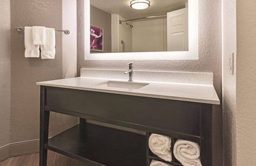 Grand Junction Hotel | 3 Non-smoking Rooms w/ 2 Double Beds at La Quinta Inn by Wyndham Grand Junction
