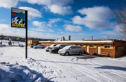 Leadville Apartment | #3 Private Room in Motel Dog Friendly Leadville CO