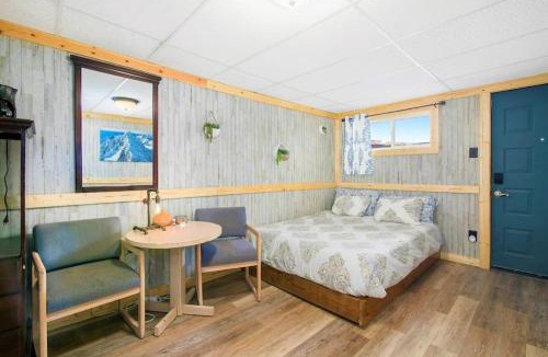 Leadville Apartment | 3 Private Room in Motel Dog Friendly Leadville