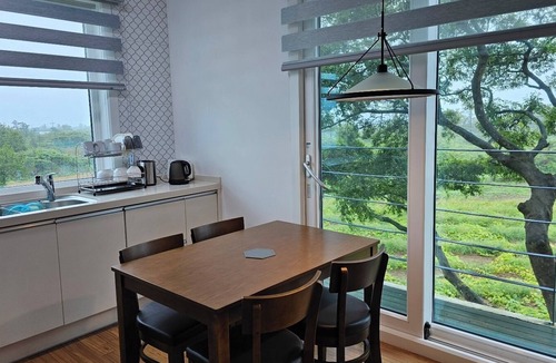 Hangyeong House | 3-story private house with a large field aside, 7 minutes to Sinchang Road!