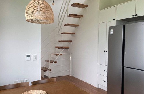 Hangyeong House | 3-story private house with a large field aside, 7 minutes to Sinchang Road!