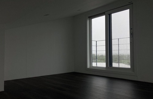 Hangyeong House | 3-story private house with a large field aside, 7 minutes to Sinchang Road!