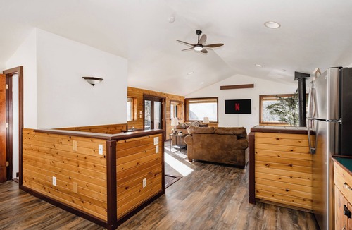 Evergreen Cabin | 30+ Days Fully Furnished WFH Pet Friendly