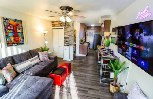 Cole House | 30day+ Dwtn Home Near RiNo & Light Rail w/Yard,TVs,More