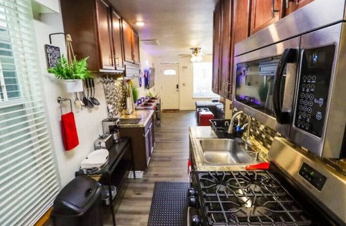Cole House | 30day+ Dwtn Home Near RiNo & Light Rail w/Yard,TVs,More
