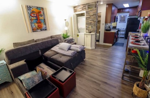 Cole House | 30day+ Dwtn Home Near RiNo & Light Rail w/Yard,TVs,More