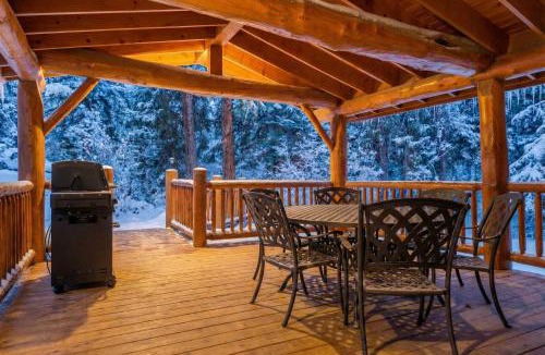 Blue Rock Springs House | 3BDR Creekside Cabin Near Trails and Main Street