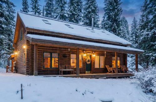 Blue Rock Springs House | 3BDR Creekside Cabin Near Trails and Main Street
