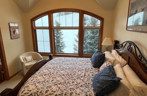 East Village at Copper House | 3BR/3.5Ba Slopeside Ski-in/Ski-out Townhome, Amazing Ski Views, Pvt Garage, W/D