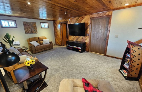 Green Valley Ranch House | 3BR Entire Home Near DIA and Golf Course Dog Friendly 1 Gig WiFi