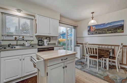 West Colorado Springs House | 3BR Home patio backyard near Garden of the Gods CO