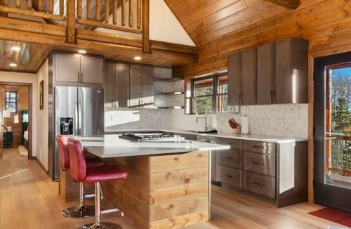 Alma House | 3BR+Loft Modern Mountain Retreat w/Hot Tub