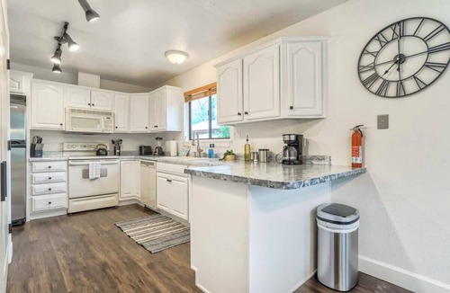 Colorado Springs House | 3BR with Patio and Fire pit near Hiking & Downtown