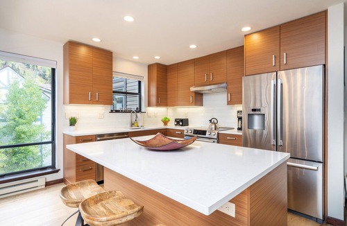 Telluride Condo | 4 BDR Mountain Retreat w/private deck/hot tub/steps to trail