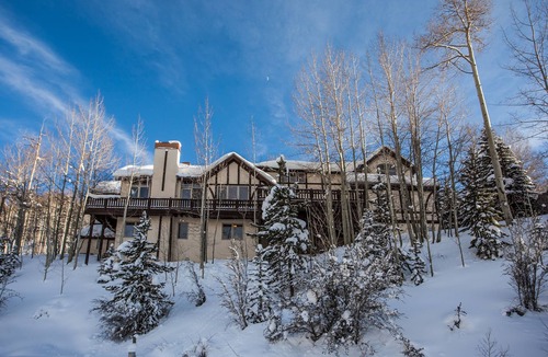 Highland Meadows House | 4 bdrm + loft, 4.5 bath West Vail Remodeled & Updated Mountain Tudor sleeps 13!