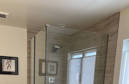 Four Mile Creek Apartment | 4 Bedroom (619862) by Houzlet