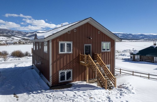 Tabernash House | 4 bedroom home, pet friendly, private outdoor hot