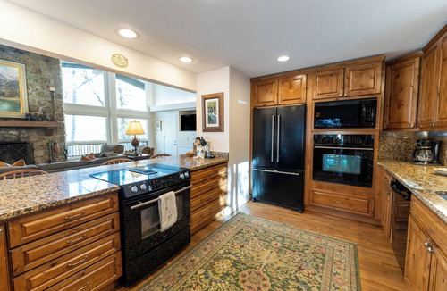 Vail Villa | 4 Bedrooms | 5 Baths | Sleeps 10 Private Pool & Hot Tub | Walk to Village
