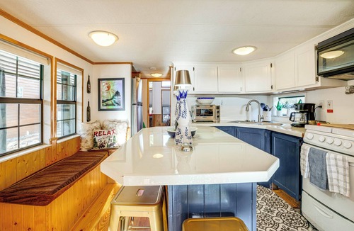 Breckenridge Cabin | 4 Mi to Slopes! Breck Mtn Base w/Hot Tub Access