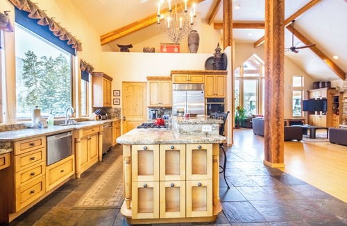 Frisco House | 4 Min Drive to Main Street, Private Deck with Hot Tub and Mountain Views!