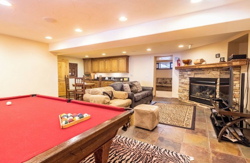Frisco House | 4 Min Drive to Main Street, Private Deck with Hot Tub and Mountain Views!