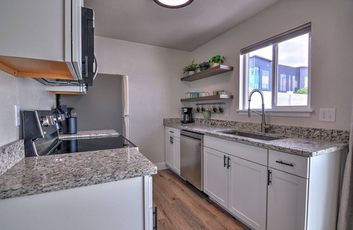 Grand Junction House | 4 Private townhomes, 8 bedrooms, sleeps 20!