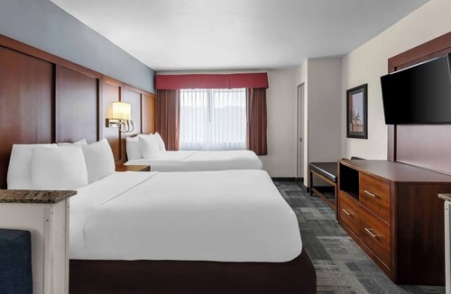 Englewood Hotel | 4 Sleek Retreats Near Denver Tech, Shops, Breweries & Adventure Spots