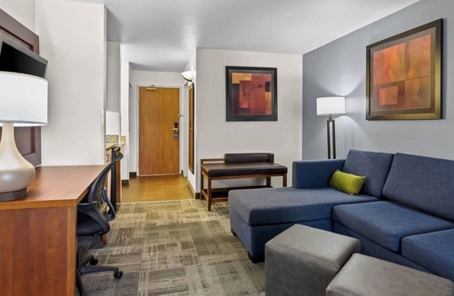 Englewood Hotel | 4 Sleek Retreats Near Denver Tech, Shops, Breweries & Adventure Spots