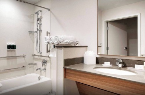 Union Square Hotel | 4 Units w/Pool, Gym & Breakfast | Minutes from Red Rocks Amphitheatre & Downtow