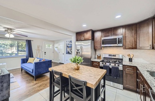 Lamar Heights Area House | 4BD - Hot Tub, BBQ, Games - 10 Mins to Olde Town