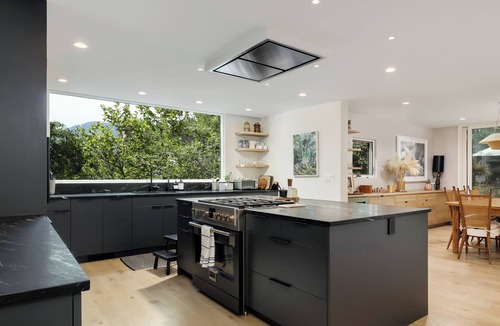 Newlands House | 4BR Modern Gem with Flatiron Views & Hottub 1mile to Pearl, 1block to NoBo Park
