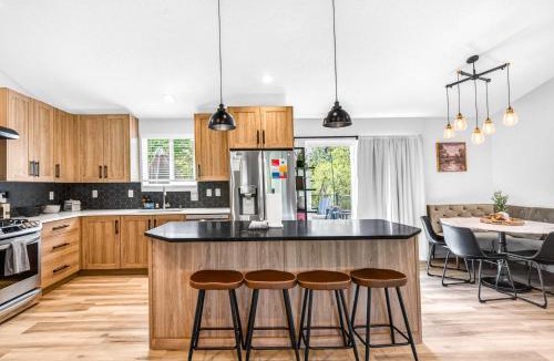 Northeast Colorado Springs House | 4BR Mountain Retreat with Games Large Deck &Views