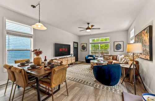 Leadville North House | 4BR Shuffleboard Deck EV Charger Pets Okay
